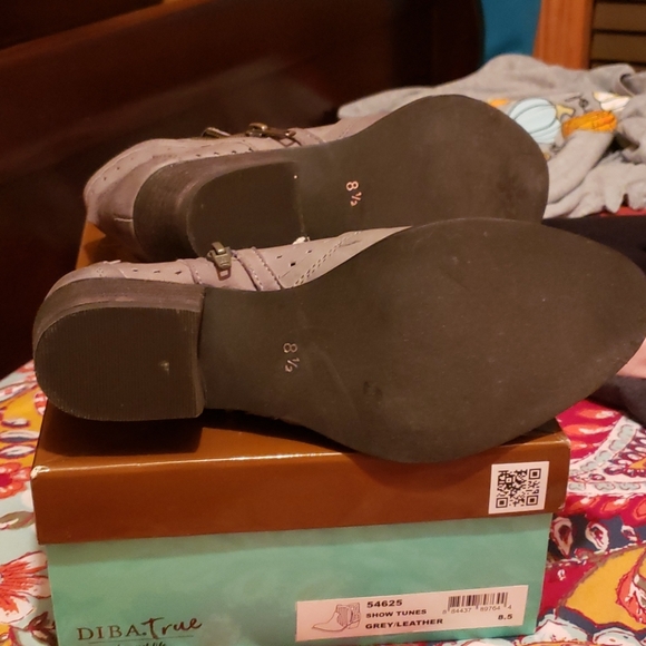 Boots - Picture 5 of 6